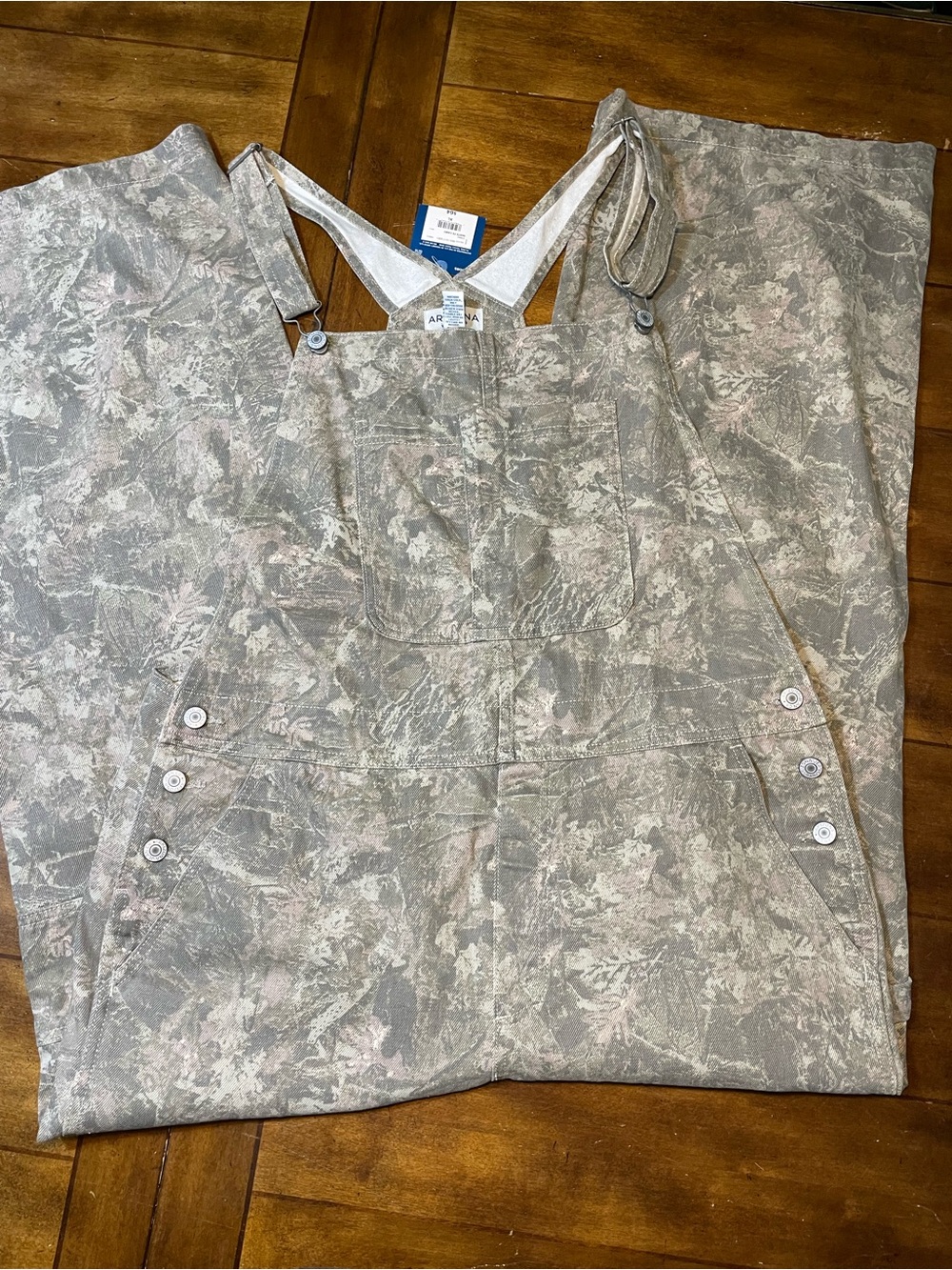 Arizona women’s camo overalls NWT - Picture 2 of 3